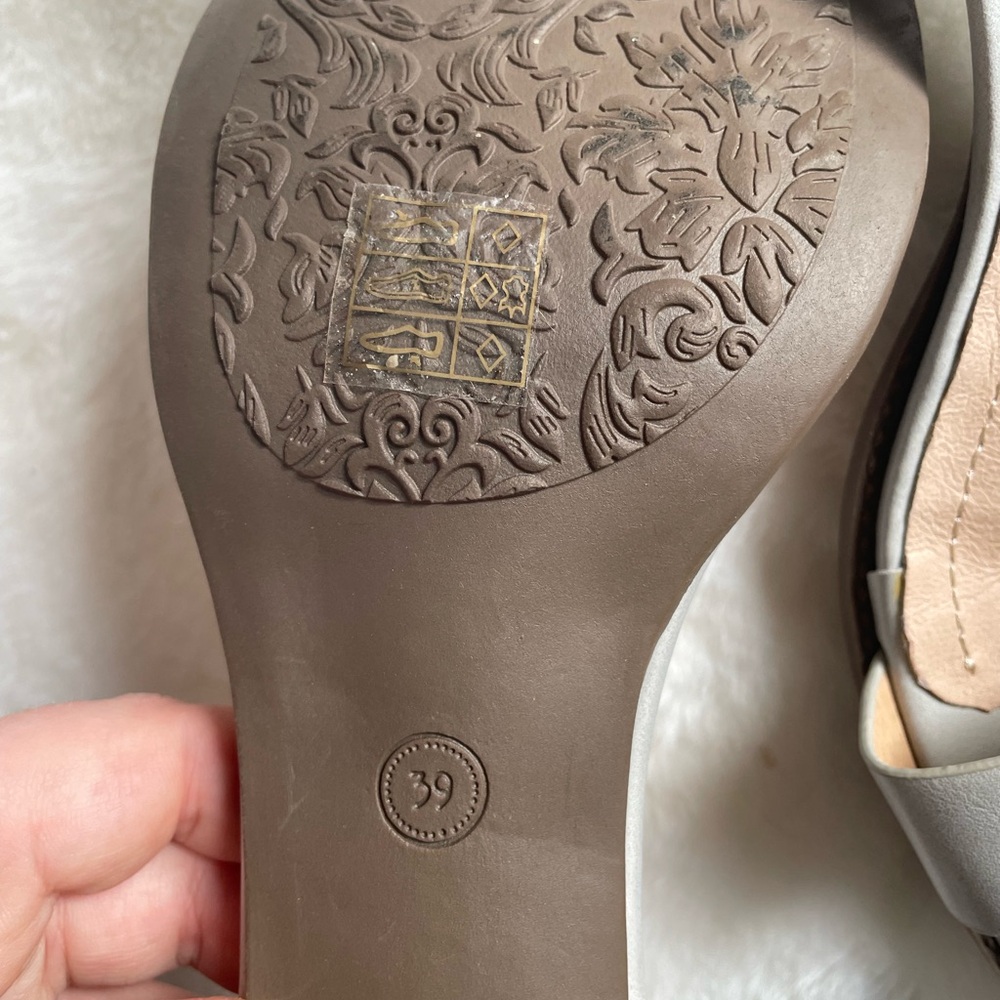 Taxi size 39 Women's Gray Sandals - Picture 5 of 8
